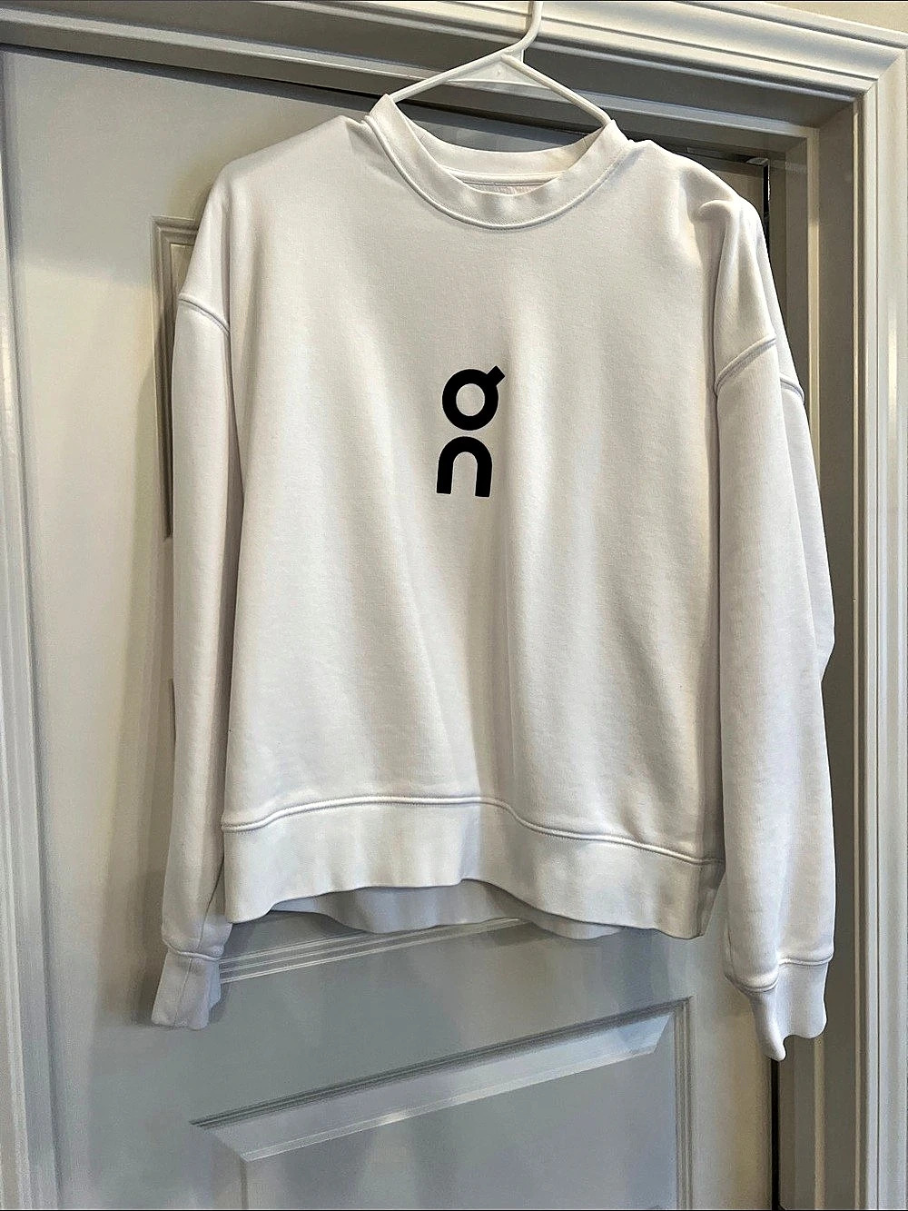 On Club Crew Sweatshirt in White Medium